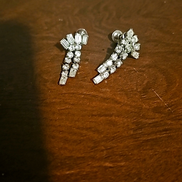 Vintage 1960''s Weiss Rhinestones & Baguette Screw-on Earrings, Silvertone - Picture 1 of 4